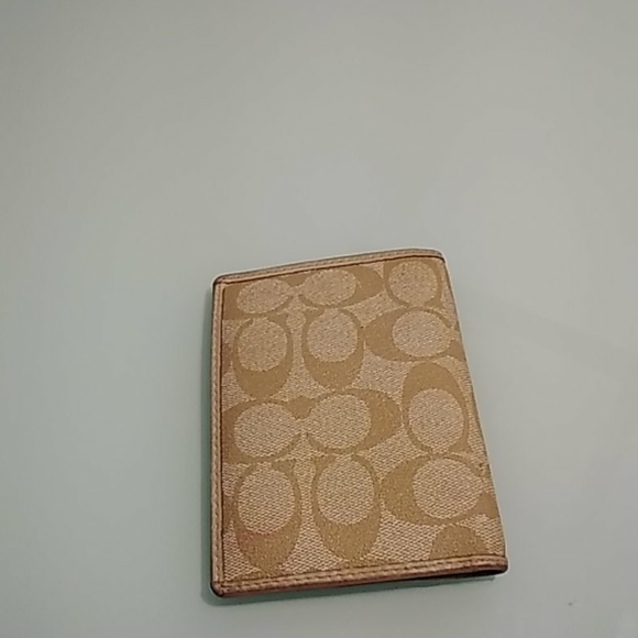 Coach passport cover - Picture 2 of 4
